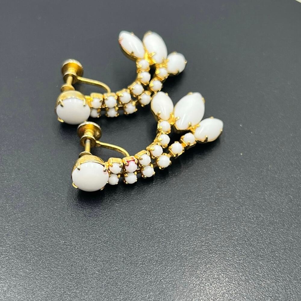 Vintage Prong Set White Milk‎ glass Gold Plated Drop Dangle Screw Back Earrings